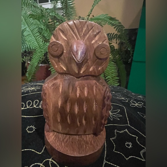 Matr Boomie hand carved hoodwink owl eyeglass holder stand sheesham rosewood - Picture 1 of 8